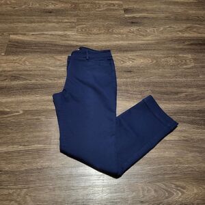 Express Womens Ultimate Chino, Straight leg, Mid Rise Size 4 Regular